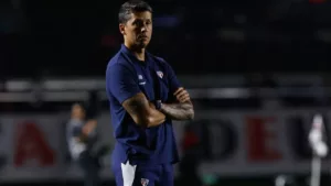 Vitória age rápido e anuncia ex-São Paulo como treinador