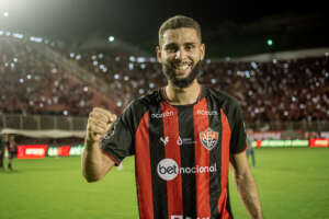 Vitória é multado e zagueiro absolvido em julgamento no STJD