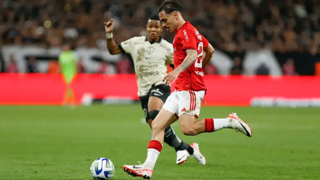 BRASILEIRÃO: Líder Botafogo recebe Athletico em duelo no G-4 2 Brasileirão Internacional Corinthians