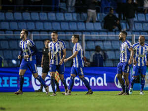Avaí x Chapecoense - Leão da Ilha tenta seguir na briga pela liderança em clássico catarinense