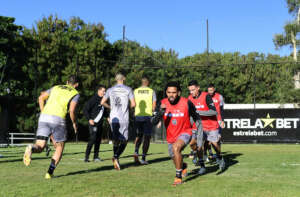 Zagueiro sente o joelho e será desfalque da Ponte Preta contra o América-MG pela Série B