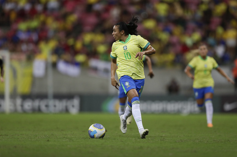 Marta marca duas vezes e Brasil goleia Jamaica em amistoso