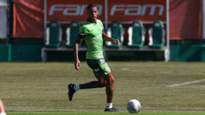 Caio Paulista destaca intensidade nos treinos do Palmeiras: 'Realizar todos os processos'