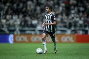 Scarpa evita desculpas por derrota do Atlético-MG e elogia infraestrutura do Palmeiras: 'Outra curva'