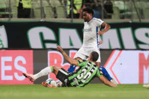 Técnico do Avaí revela 'intoxicação alimentar', mas comemora empate em duelo direto na Série B