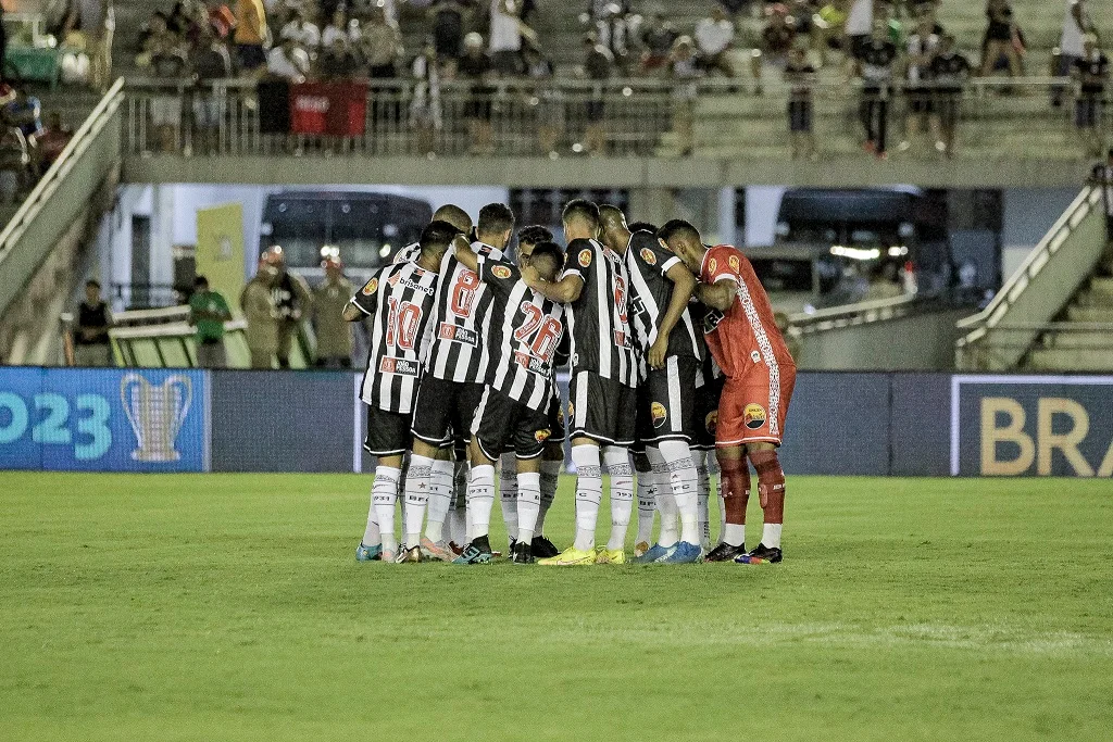 Botafogo-PB x Athletic-MG - Duelo valendo a liderança da Série C 1 Botafogo-PB