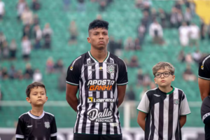 Série C: Atacante segue sem treinar e é dúvida para Figueirense se manter no G-8