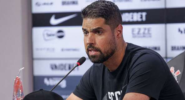António Oliveira vê evolução no Corinthians após 4ª derrota 1 Brasileirão - 2024