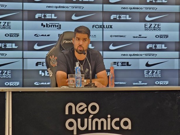 Antonio Oliveira exalta empate do Corinthians