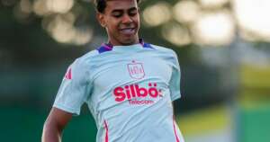 Atacante da seleção espanhola é aprovado no colégio durante a Eurocopa