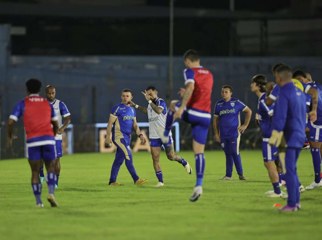 Avaí tem dois desfalques e três retornos para duelo direto pela liderança da Série B