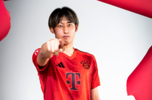 Alemão: Bayern de Munique acerta contratação de zagueiro japonês ex-Stuttgart