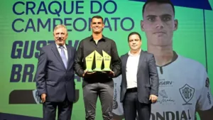 Monte Azul se aproxima de zagueiro artilheiro, eleito Craque do Paulista A4