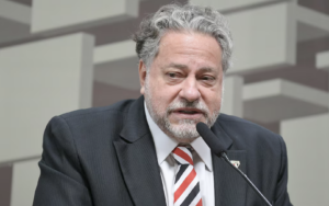 São Paulo volta a repudiar falas de Textor sobre manipulação: ‘Cure feridas dentro de campo’