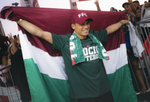 Thiago Silva é recebido com festa por torcedores do Flu: ‘Jogar no clube do coração não tem preço’