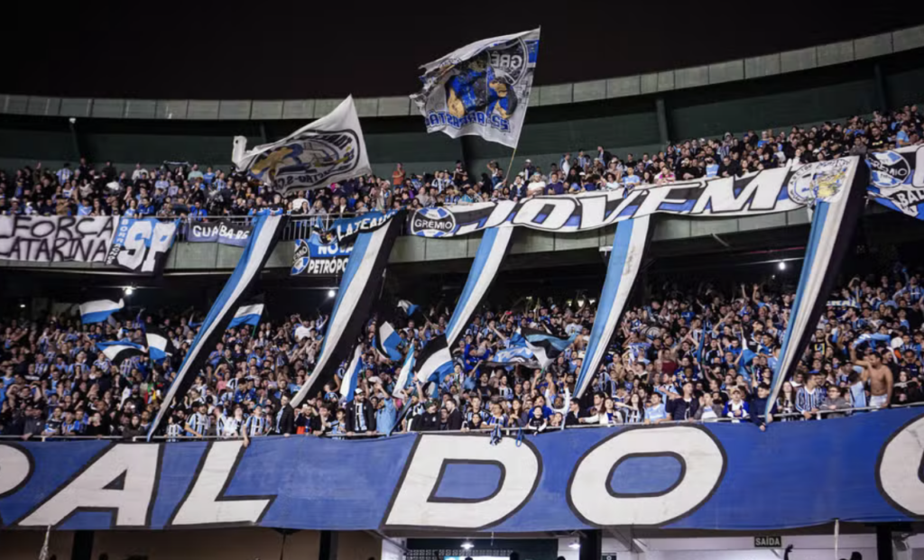 Casa cheia! Grêmio esgota ingresso para receber Estudiantes-ARG no Couto Pereira