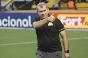 Tencati adota cautela sobre reforços e indica saída de Barcia do Criciúma: ‘Segue a vida’