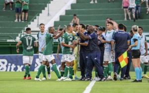 Toninho Cecílio admite dívida com torcida, promete reforços e traça perfil de novo técnico do Guarani
