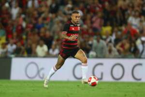 Everton Cebolinha sofre contusão no quadril e desfalca o Flamengo por até um mês