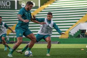 Chapecoense começa a semana com desfalques e visa reabilitação diante do Santos na Série B