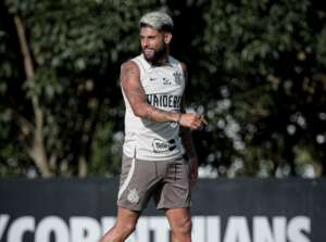 Corinthians volta aos treinos e Yuri Alberto reforça o ataque após cumprir suspensão