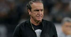 Cuca rebate críticas do presidente do Athletico-PR: 'O tempo é senhor da razão'