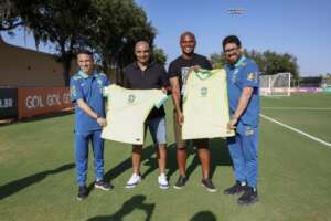 Emerson e Jefferson visitam seleção brasileira em Orlando e acompanham treino