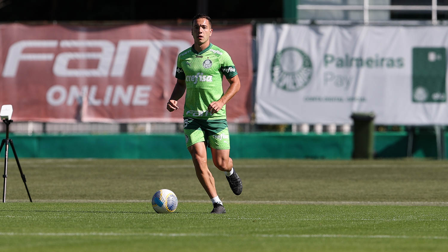 Fabinho tem atuação aprovada por Abel Ferreira e exalta evolução do Palmeiras