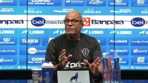 Hélio dos Anjos elogia intensidade do Paysandu mesmo após empate na Série B