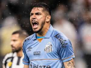 João Paulo cumpre recuperação após cirurgia e projeta futuro no Santos: 'Motivado para voltar'