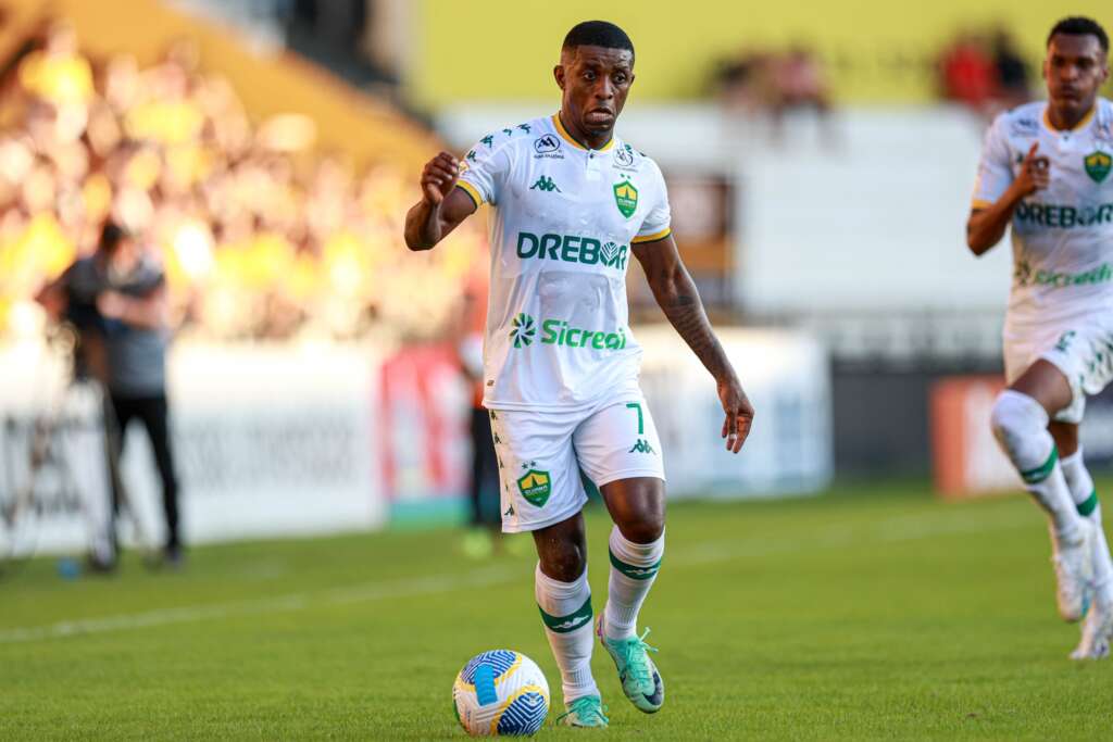 Jonathan Cafú brilha na goleada do Cuiabá diante do Criciúma com duas assistências