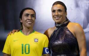 Marta repensa aposentadoria da Seleção com Copa no Brasil
