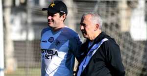 Que tal a Ponte Preta com três atacantes e três volantes?