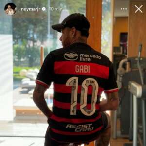 Neymar posta foto com camisa 10 do Flamengo e gera comentário de Gabigol