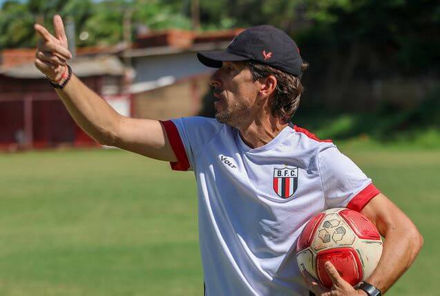 Treinador do Botafogo-SP não se ilude com sequência de vitórias 1 PAULO GOMES1