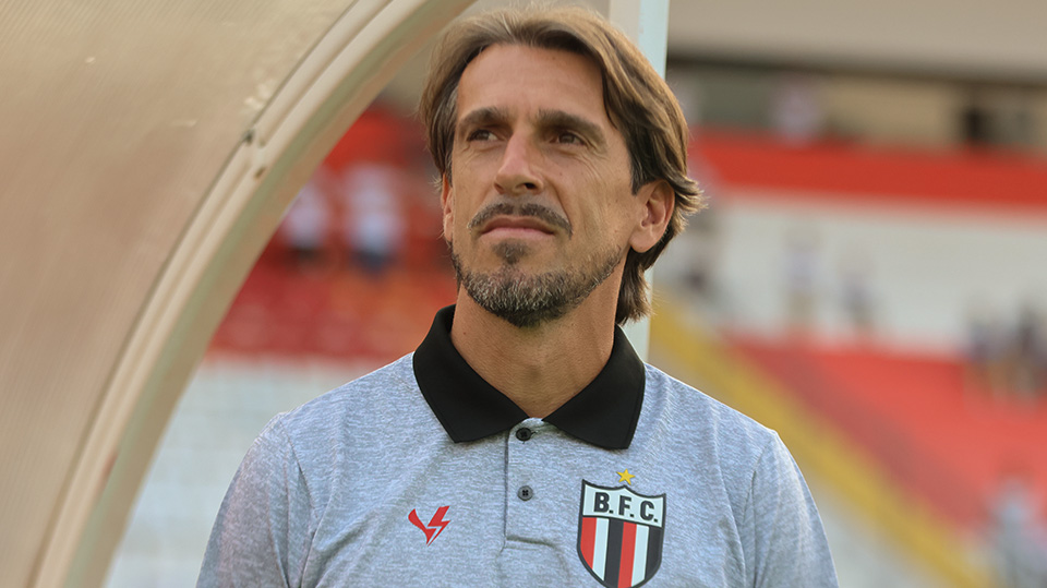 Técnico do Botafogo-SP lamenta empate nos acréscimos, mas pede atenção na sequência da Série B