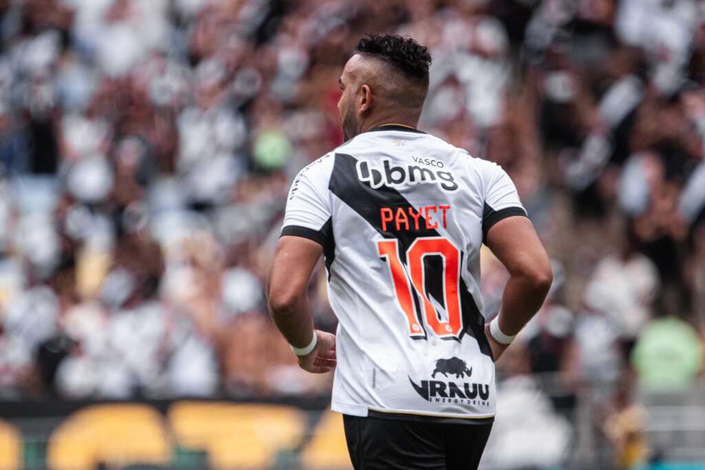 Payet sente dores na coxa e vira desfalque do Vasco contra o Palmeiras