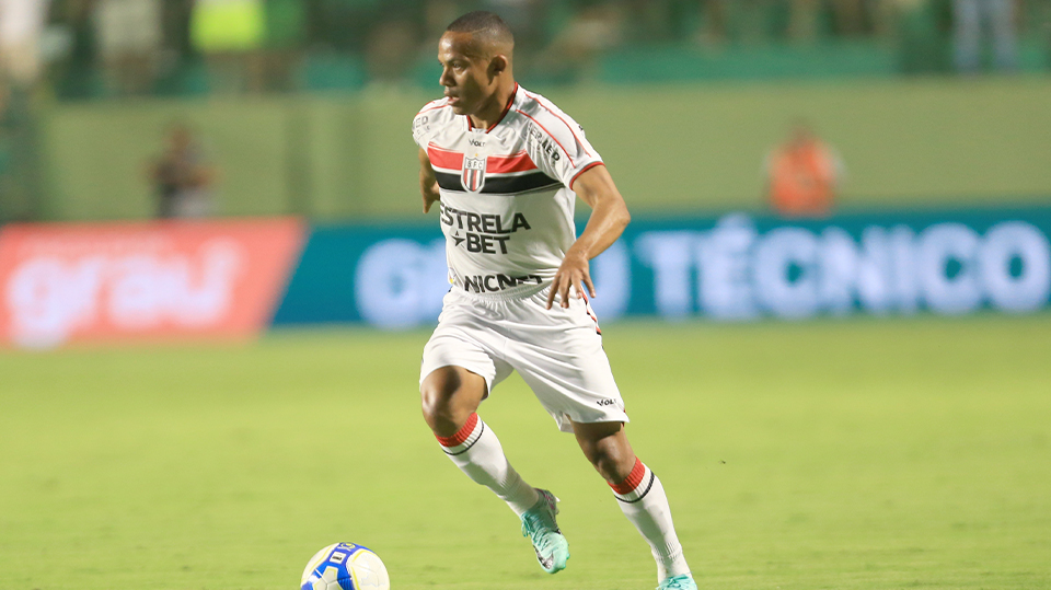 Atacante sofre lesão no joelho, passará por cirurgia e será desfalque do Botafogo-SP na Série B