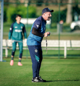 Sem Ronier suspenso, Coritiba terá mudanças no meio em duelo direto na Série B