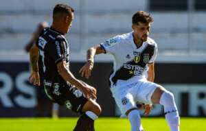 Lateral da Ponte Preta puxa responsabilidade para o elenco na Série B: 'Vamos reagir'