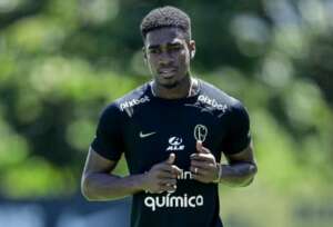 Corinthians atrasa parcela milionária por zagueiro titular