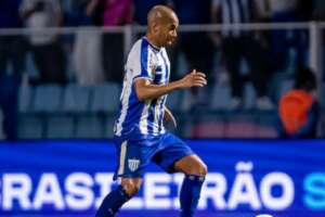 Volante do Avaí valoriza sequência invicta após empate com um a mais