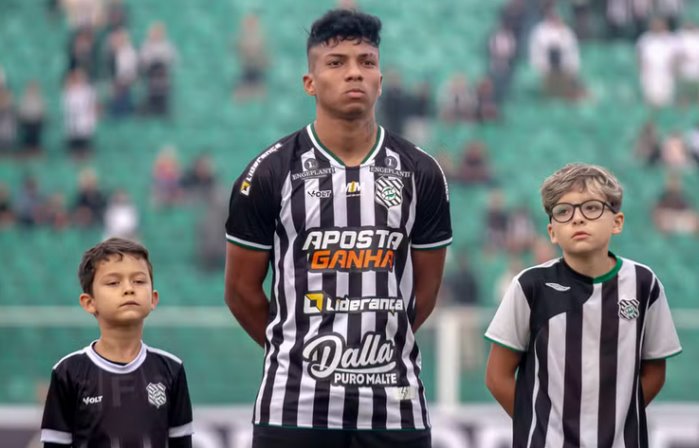 Artilheiro do Figueirense é vetado e deve voltar em julho na Série C