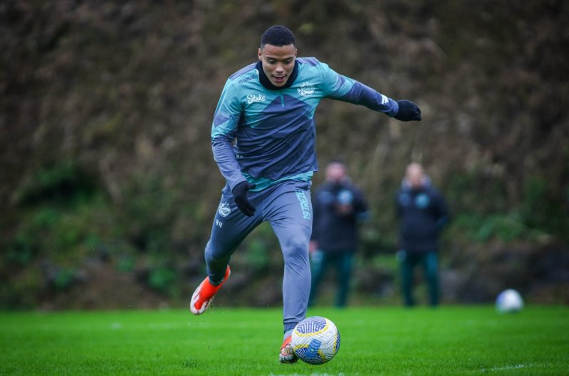 Sem aeroporto após enchentes, Juventude encara maratonas de 16h para voltar para casa