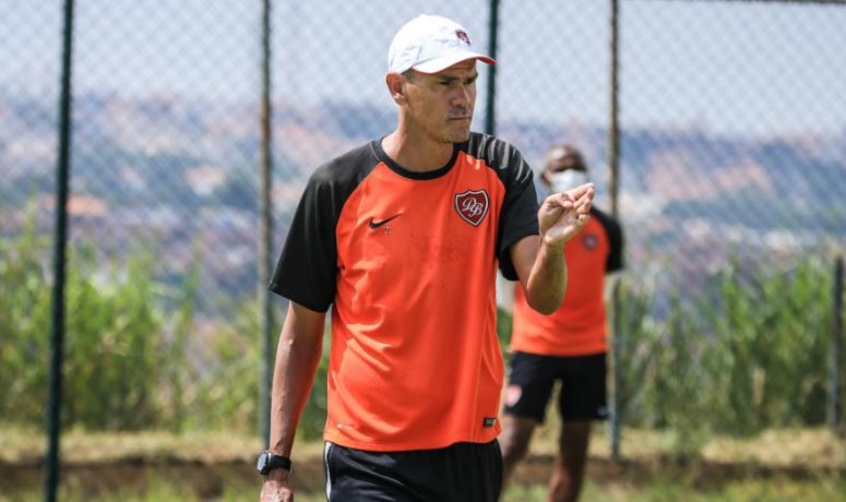 Desportivo Brasil anuncia a renovação do técnico Fabio Toth