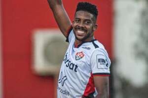Vitória 2 x 1 Internacional - Leão vence 1ª com gol no último minuto