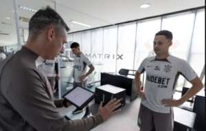 Jogadores do Corinthians passam por testes físicos e médicos após três dias de folga
