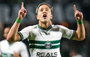 Puskás? Assista o gol antológico do Coritiba contra o Ituano