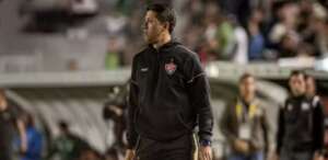 Ainda sem vencer, Carpini valoriza 2º tempo do Vitória: 