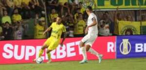 Atacante do Mirassol é expulso e depois tem gol validado pelo VAR